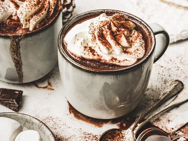 Chocolat Chaud à la Crème Chantilly